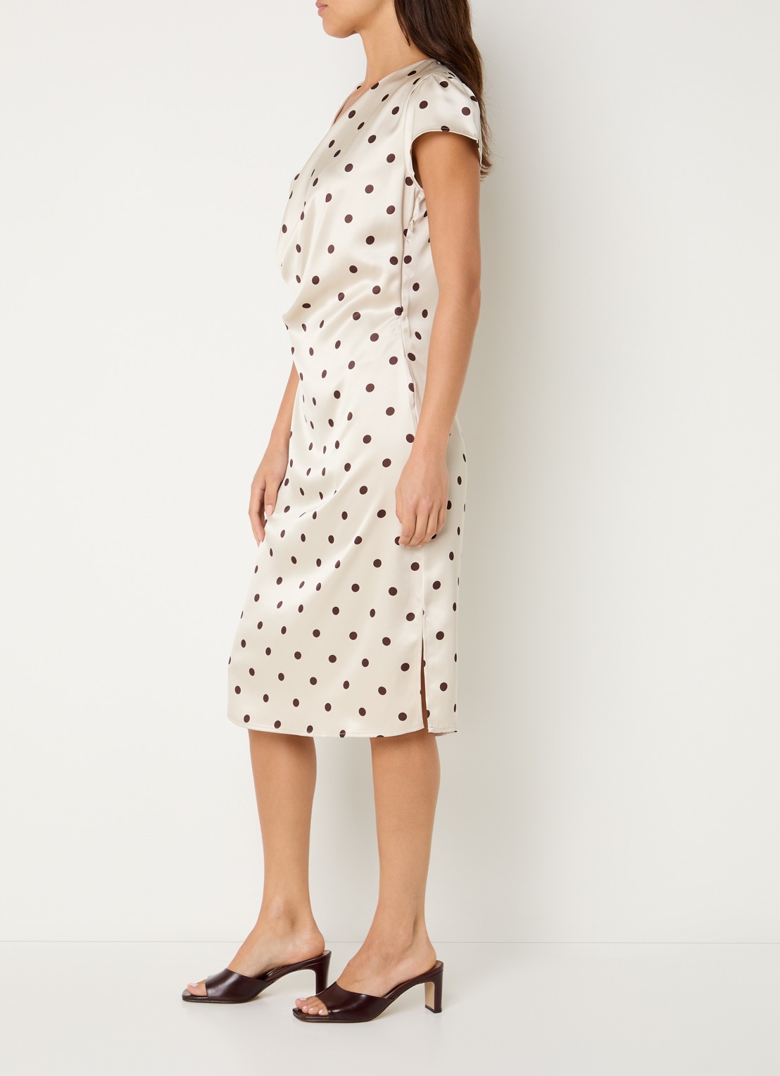 Bruuns Bazaar MatzaBBNeema midi jurk met stippenprint - voorkant 3 beige