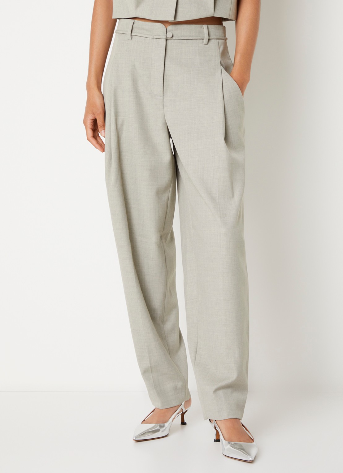Bruuns Bazaar Phiala high waist loose fit pantalon met steekzakken - detail 4 lichtgrijs