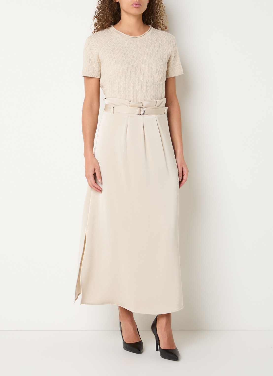 Bruuns Bazaar Surina maxi rok van satijn met ceintuur - voorkant 3 beige