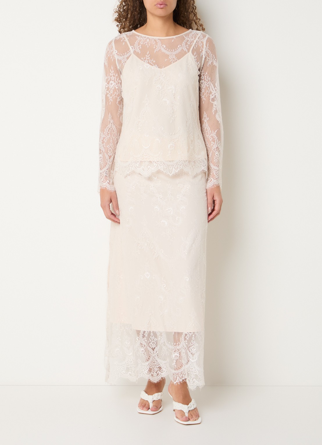 Bruuns Bazaar Synvia semi-transparante tuniek van kant - voorkant 3 beige