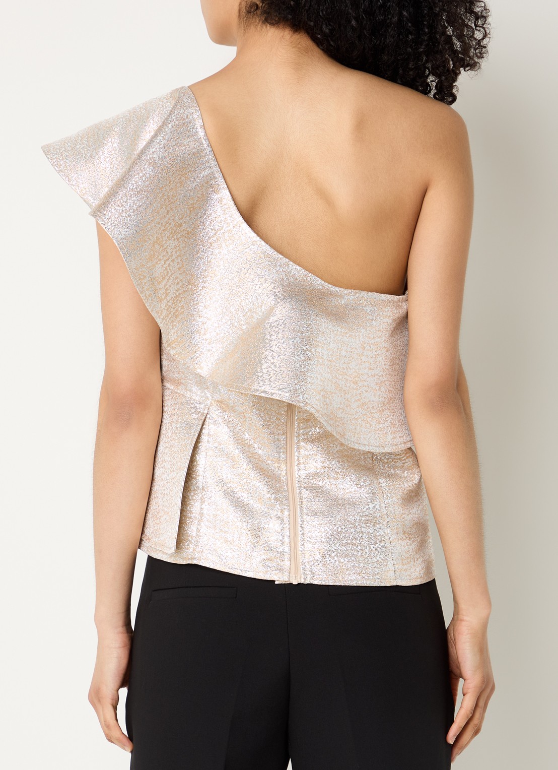 Bruuns Bazaar Wallichia top met volant en asymmetrische hals - achterkant goud