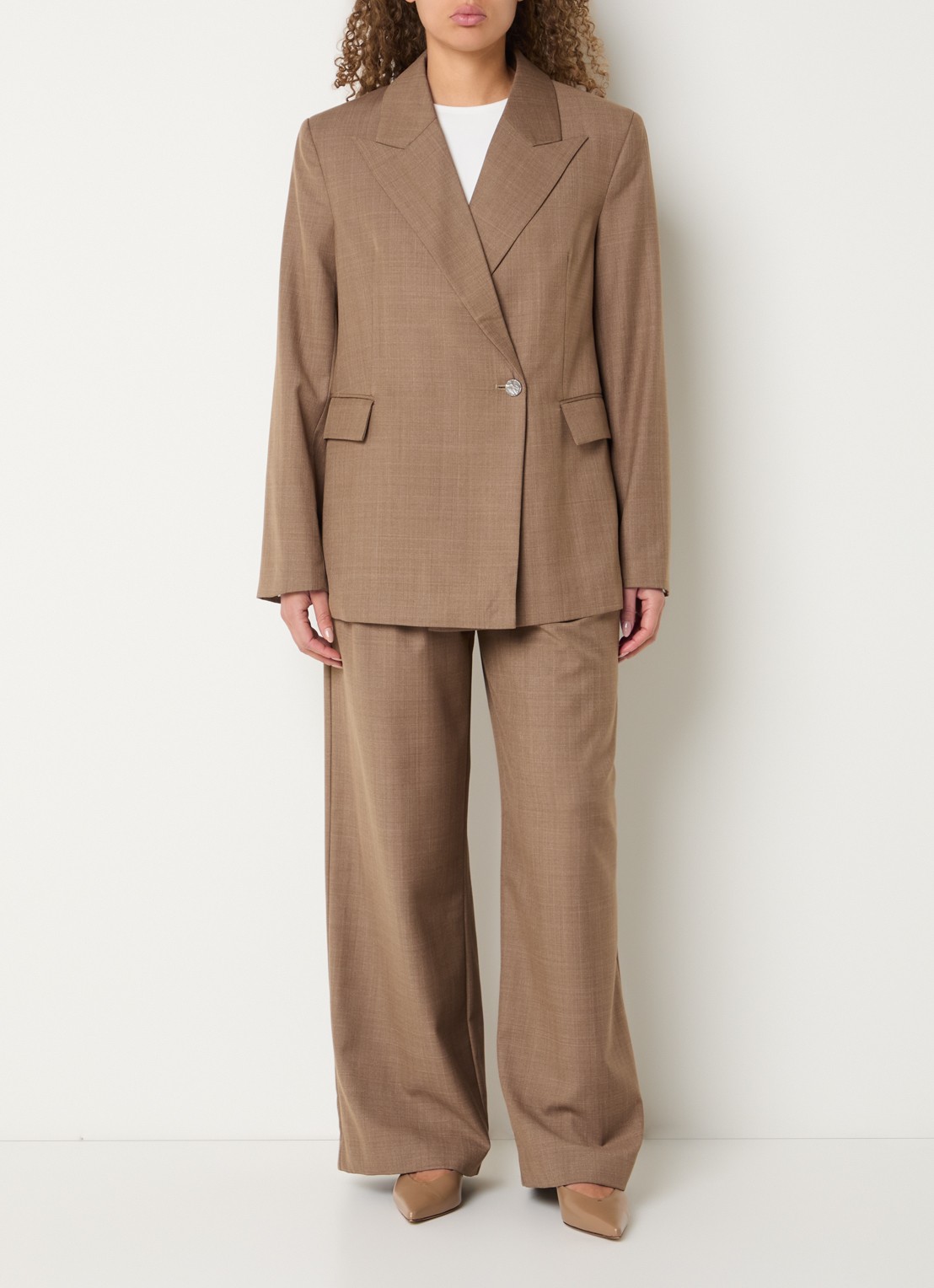 Bruuns Bazaar Willi blazer met klepzakken en schoudervulling - voorkant 4 bruin