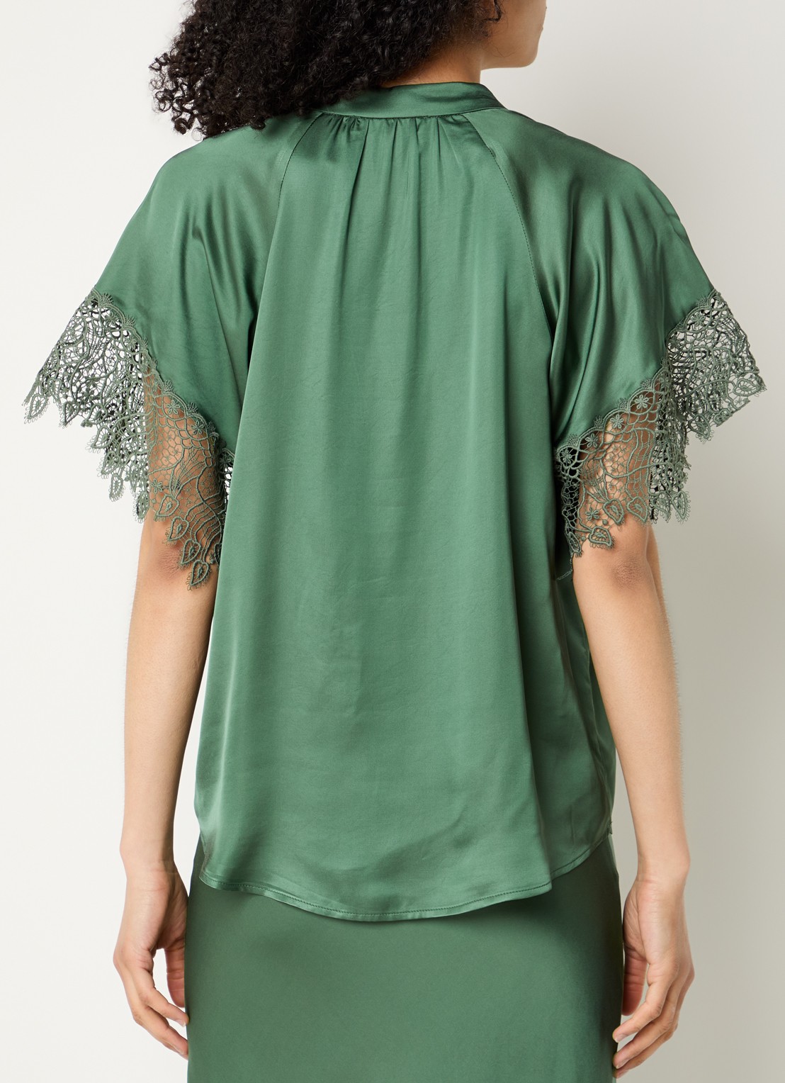 Bruuns Bazaar Winy tuniek met broderie en V-hals - achterkant 4 groen