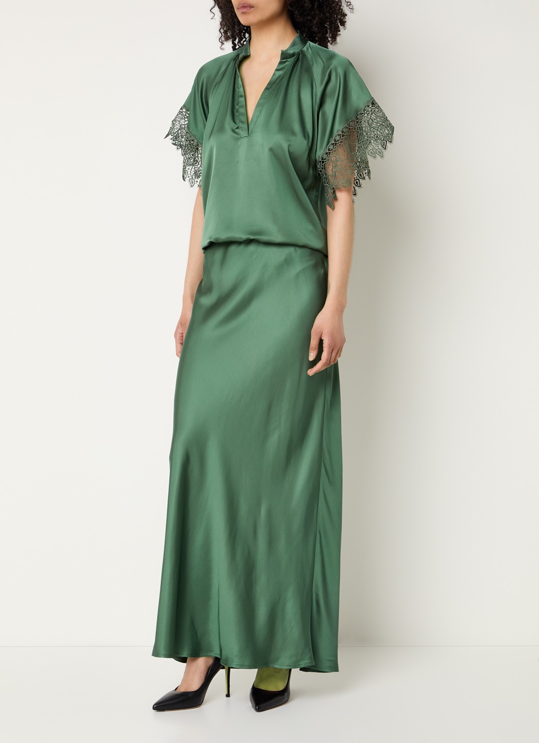 Bruuns Bazaar Winy tuniek met broderie en V-hals - voorkant 3 groen