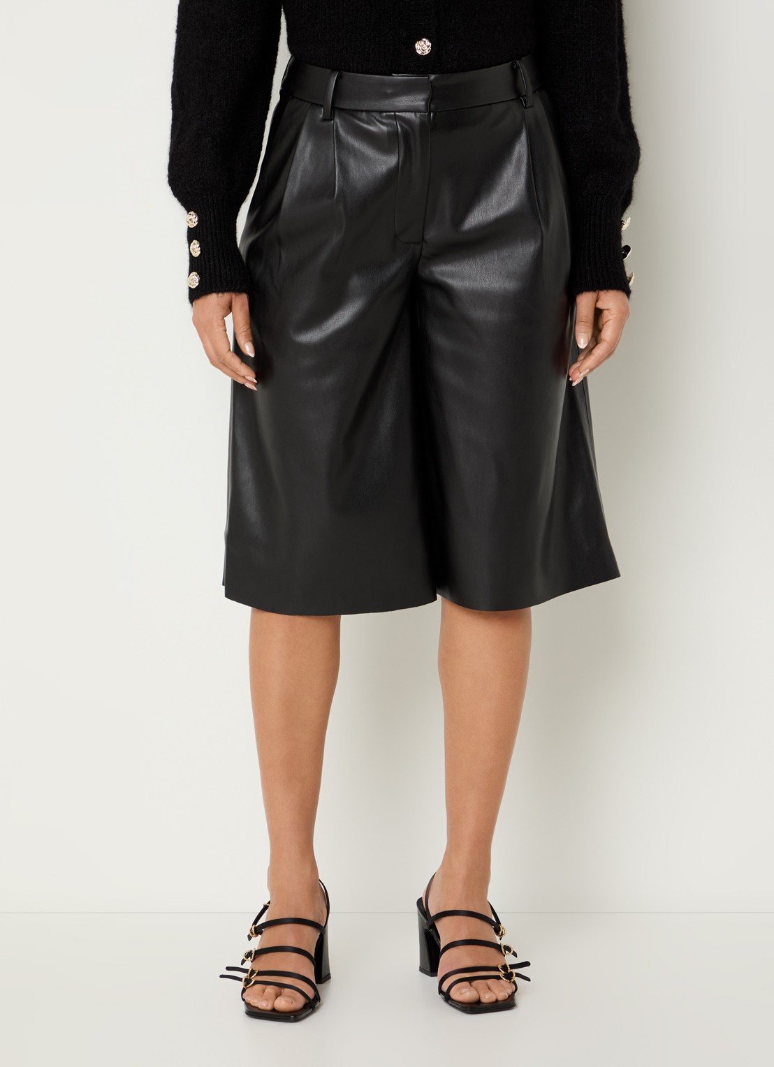 Bruuns Bazaar Winya high waist wide fit shorts met steekzakken - detail zwart