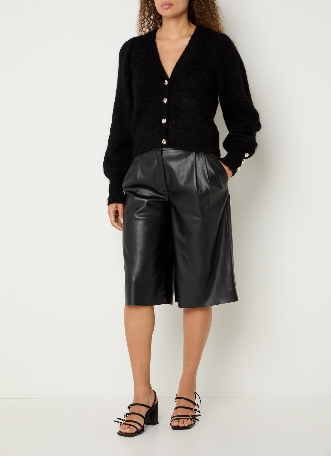 Bruuns Bazaar Winya high waist wide fit shorts met steekzakken - voorkant 4 zwart