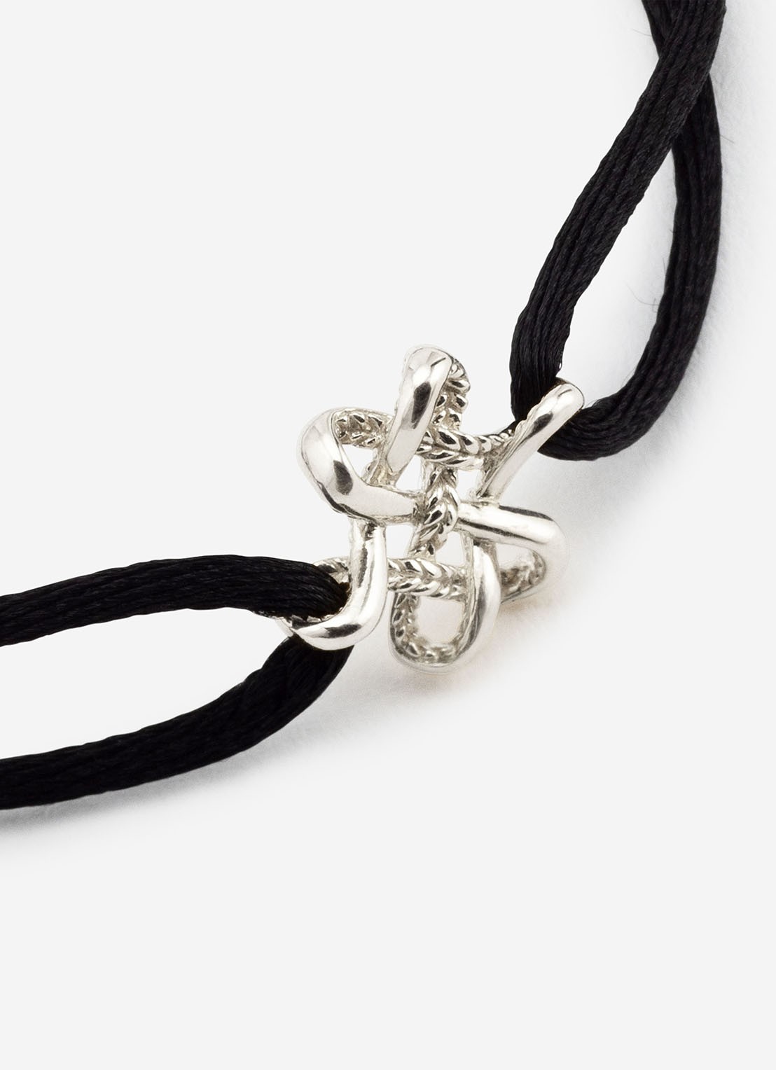 Buddha to Buddha Endless Knot Cord armband van zilver  - detail zwart