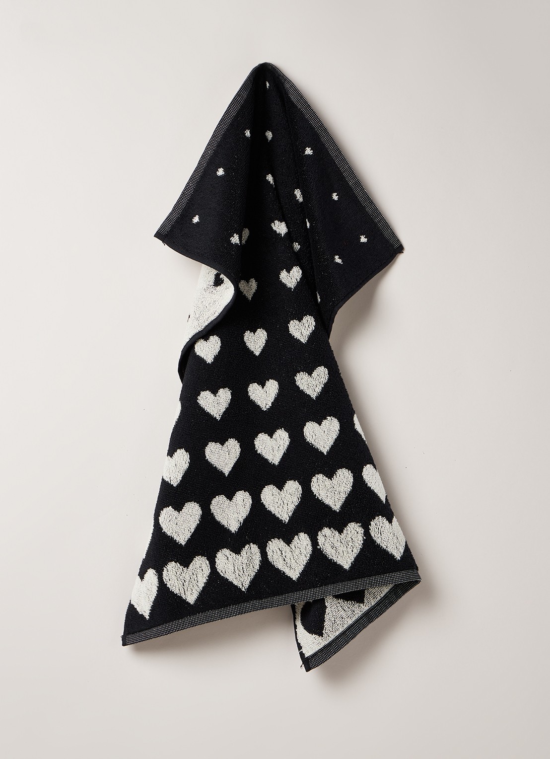 Bunzlau Castle Hearts keukendoek van  katoen 50 x 60 cm - voorkant 2 zwart