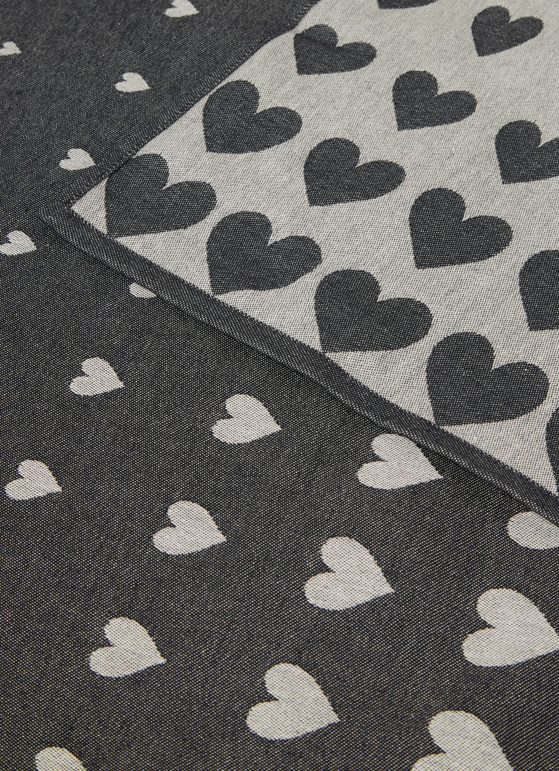 Bunzlau Castle Hearts theedoek van  katoen 65 x 65 cm - detail donkergrijs