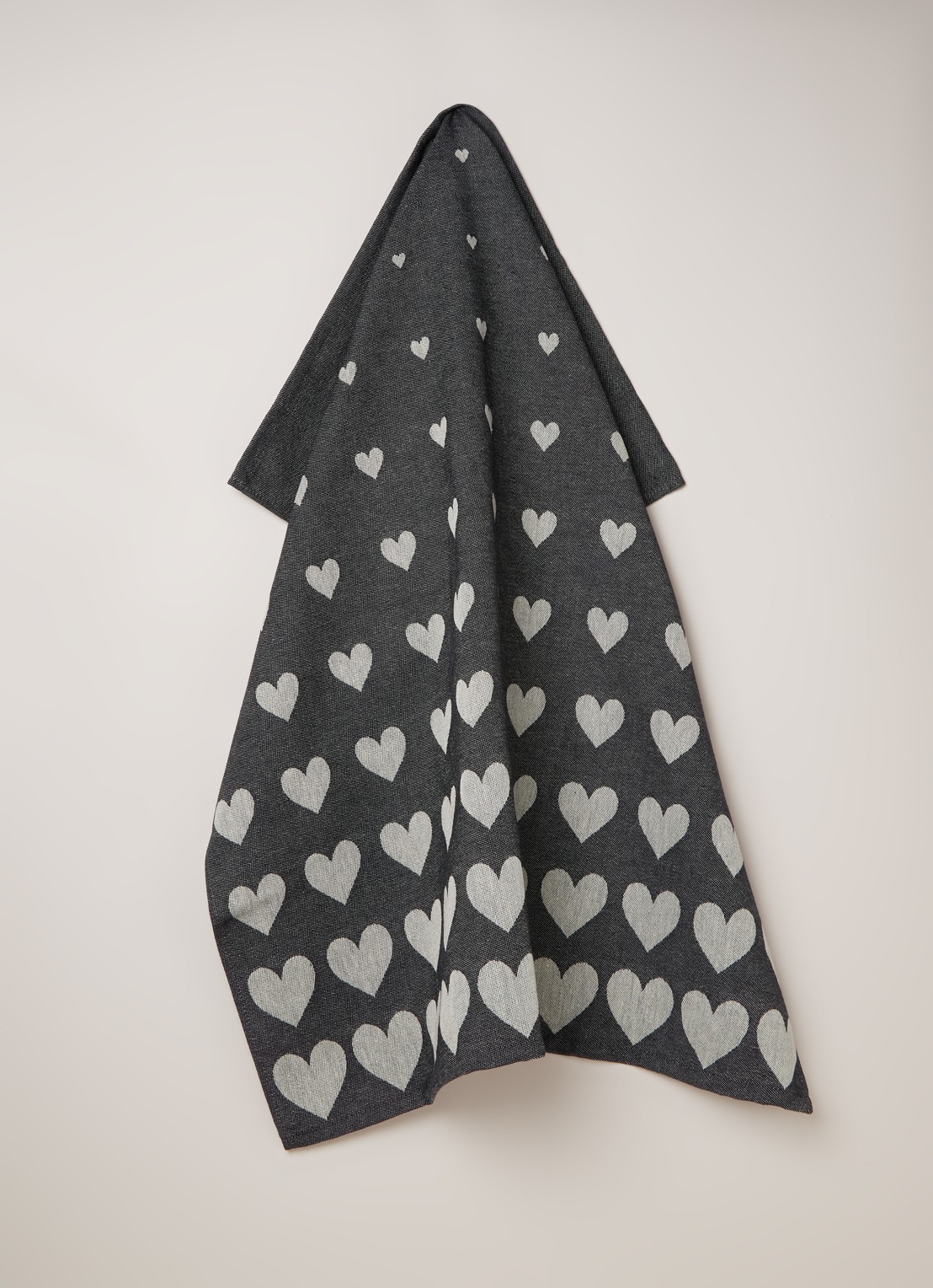 Bunzlau Castle Hearts theedoek van  katoen 65 x 65 cm - voorkant 3 donkergrijs
