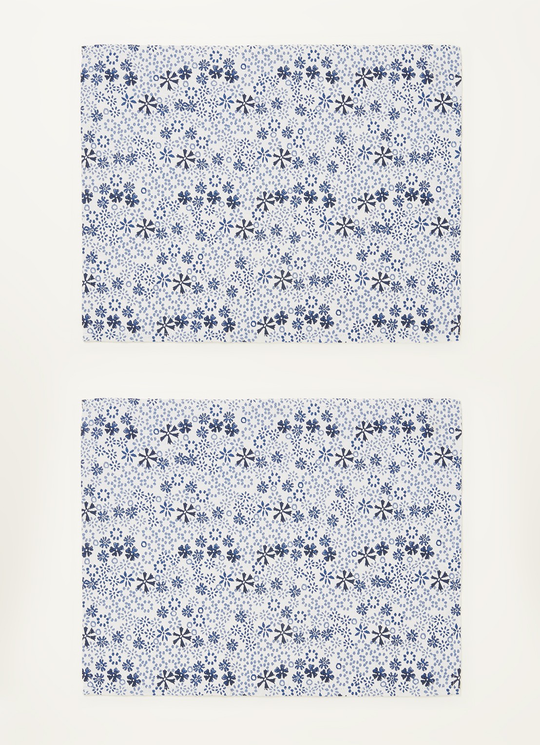 Bunzlau Castle Indigo Lace placemat set van 2  - voorkant 2 donkerblauw