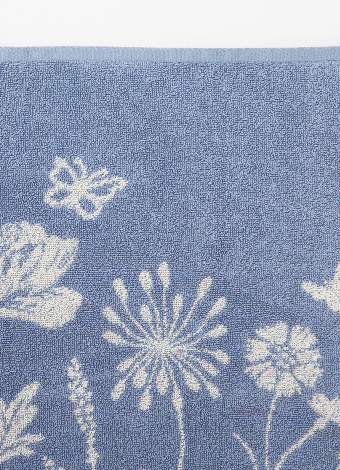 Bunzlau Castle Wild Flowers keukendoek van  katoen 60 x 50 cm - detail lichtblauw