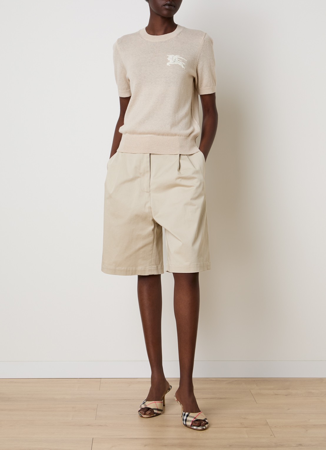 Burberry Anisa fijngebreide top met logoborduring - voorkant 2 beige