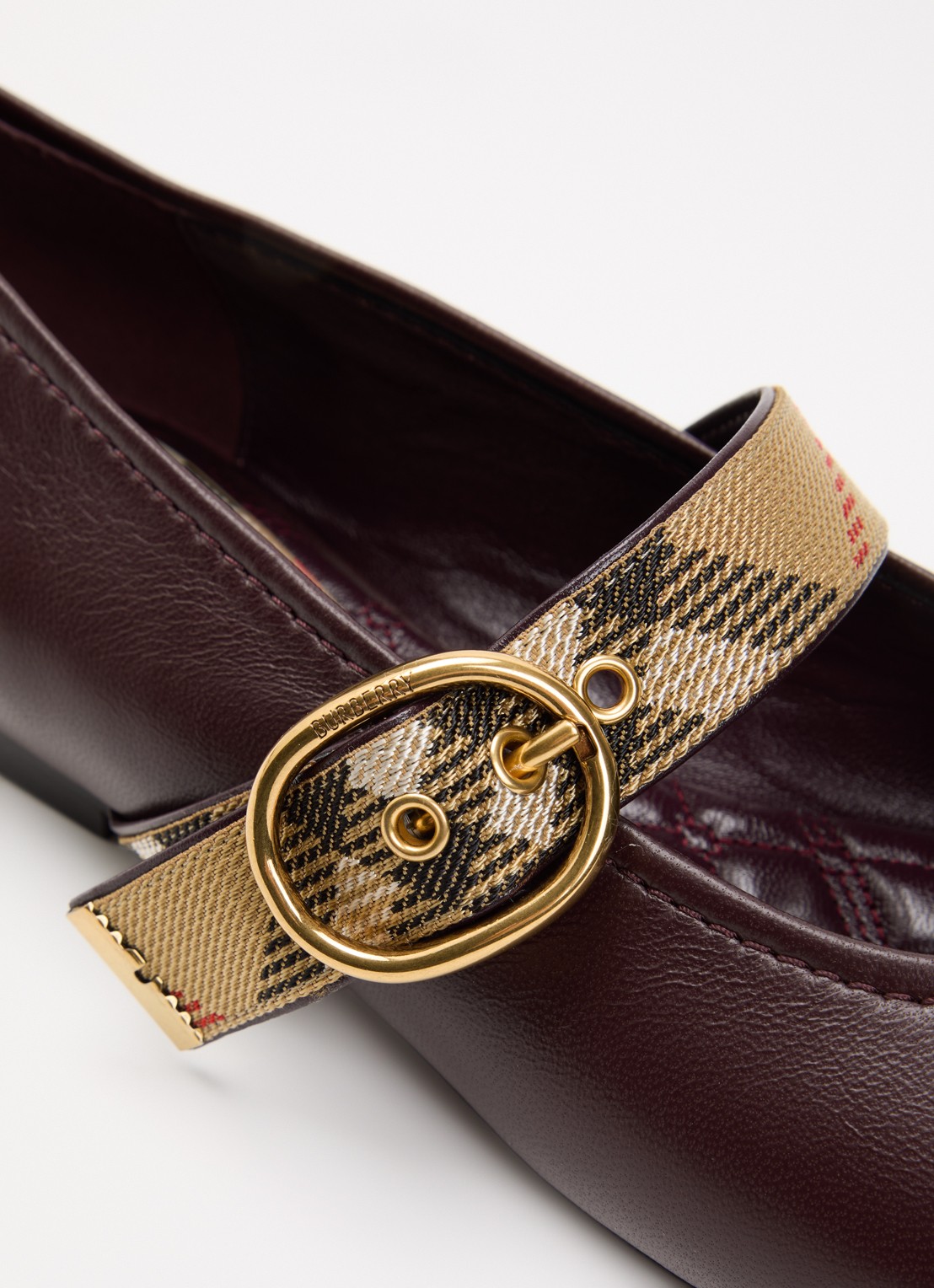 Burberry Ballerina van lamsleer - detail 6 bordeauxrood