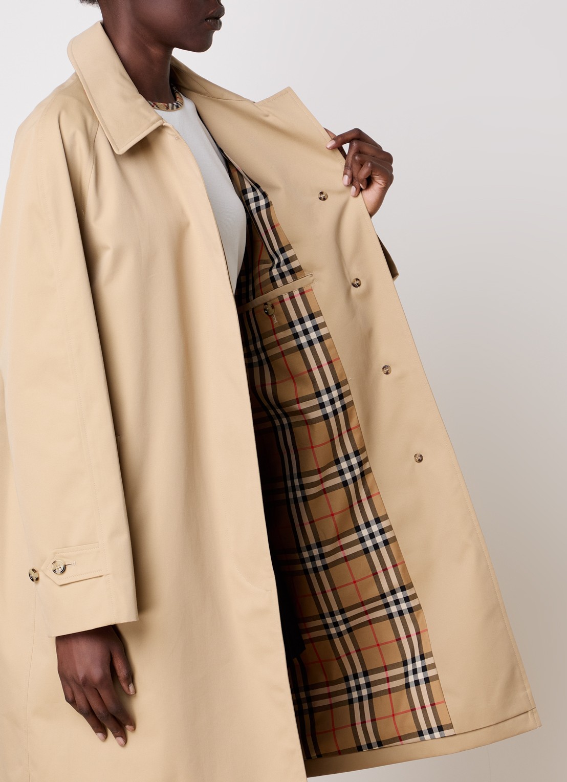 Burberry Camden trenchcoat met steekzakken - detail 4 beige