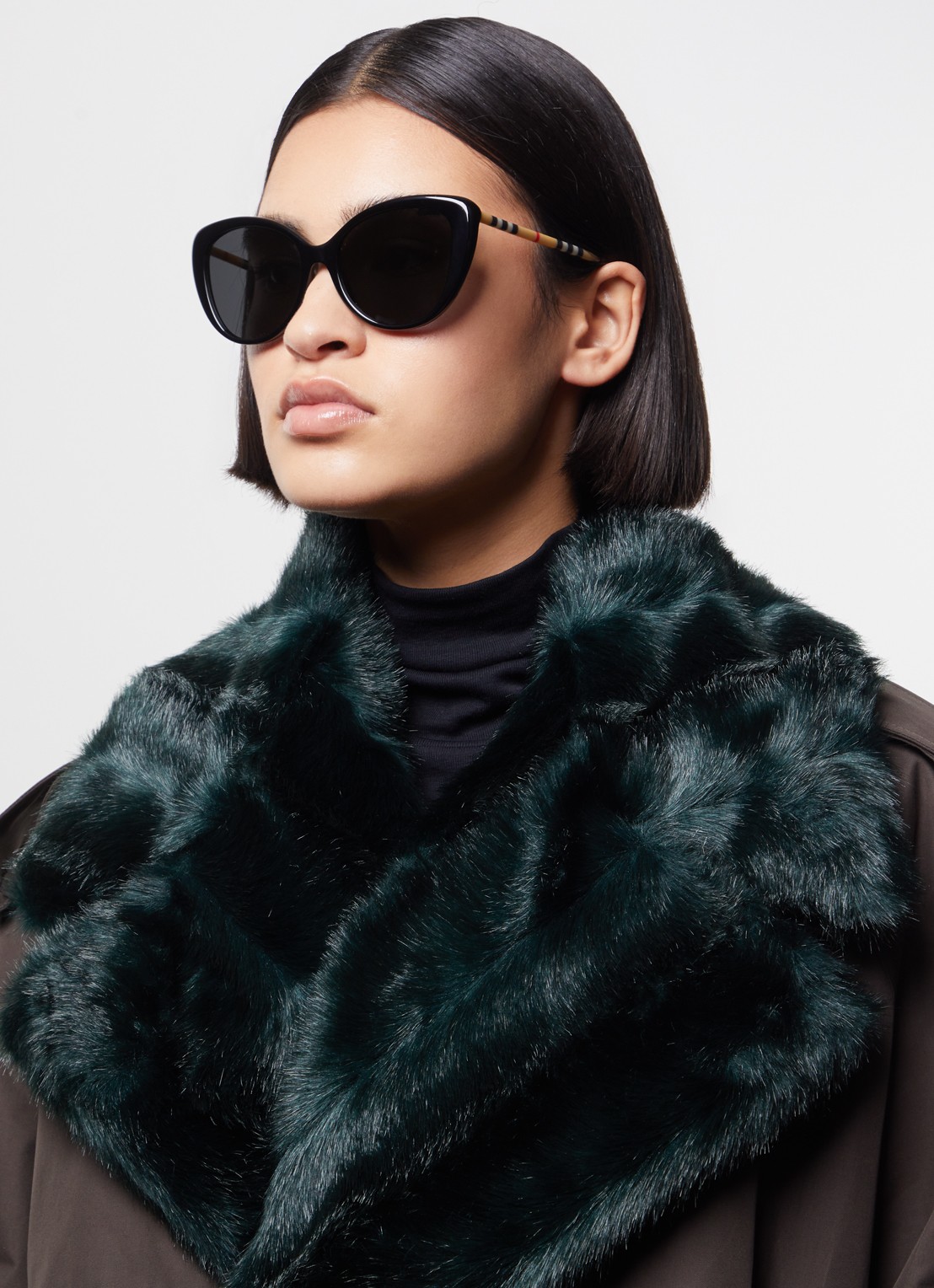 Burberry Cat Eye zonnebril BE4407 - voorkant 2 zwart