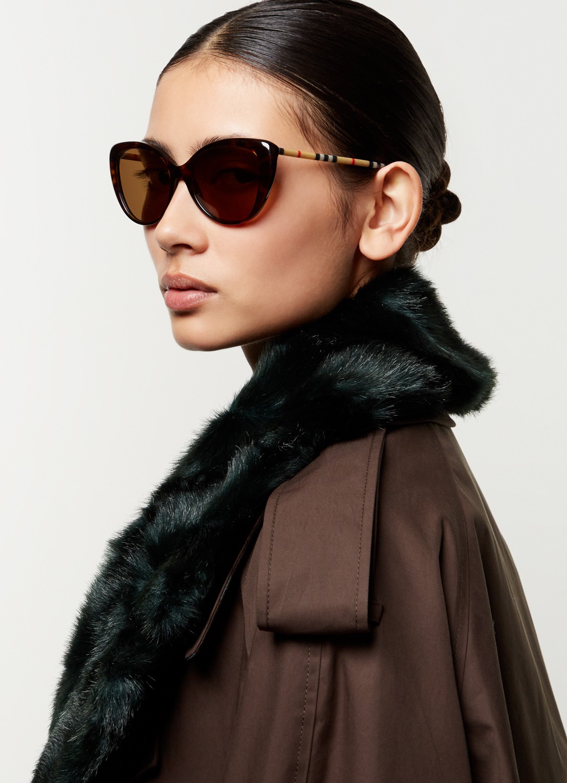 Burberry Cat Eye zonnebril BE4407   - voorkant 5 bruin