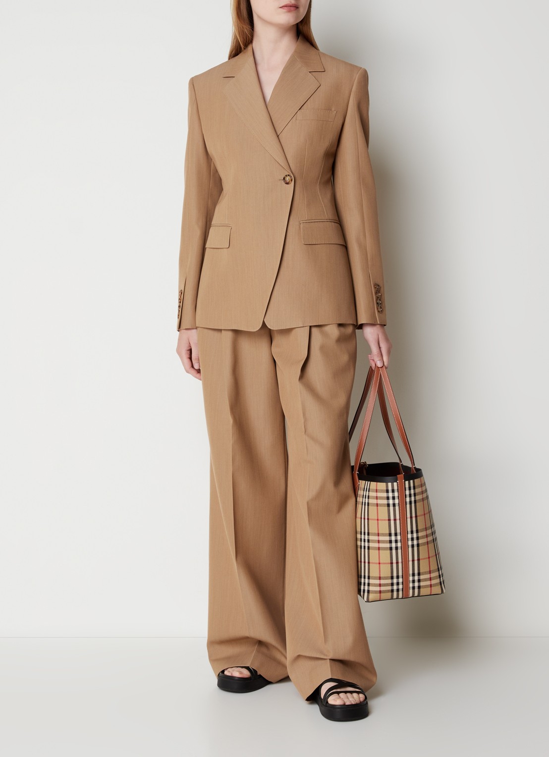 Burberry Claudette blazer in wolblend met klepzakken en schoudervulling - voorkant 3 camel