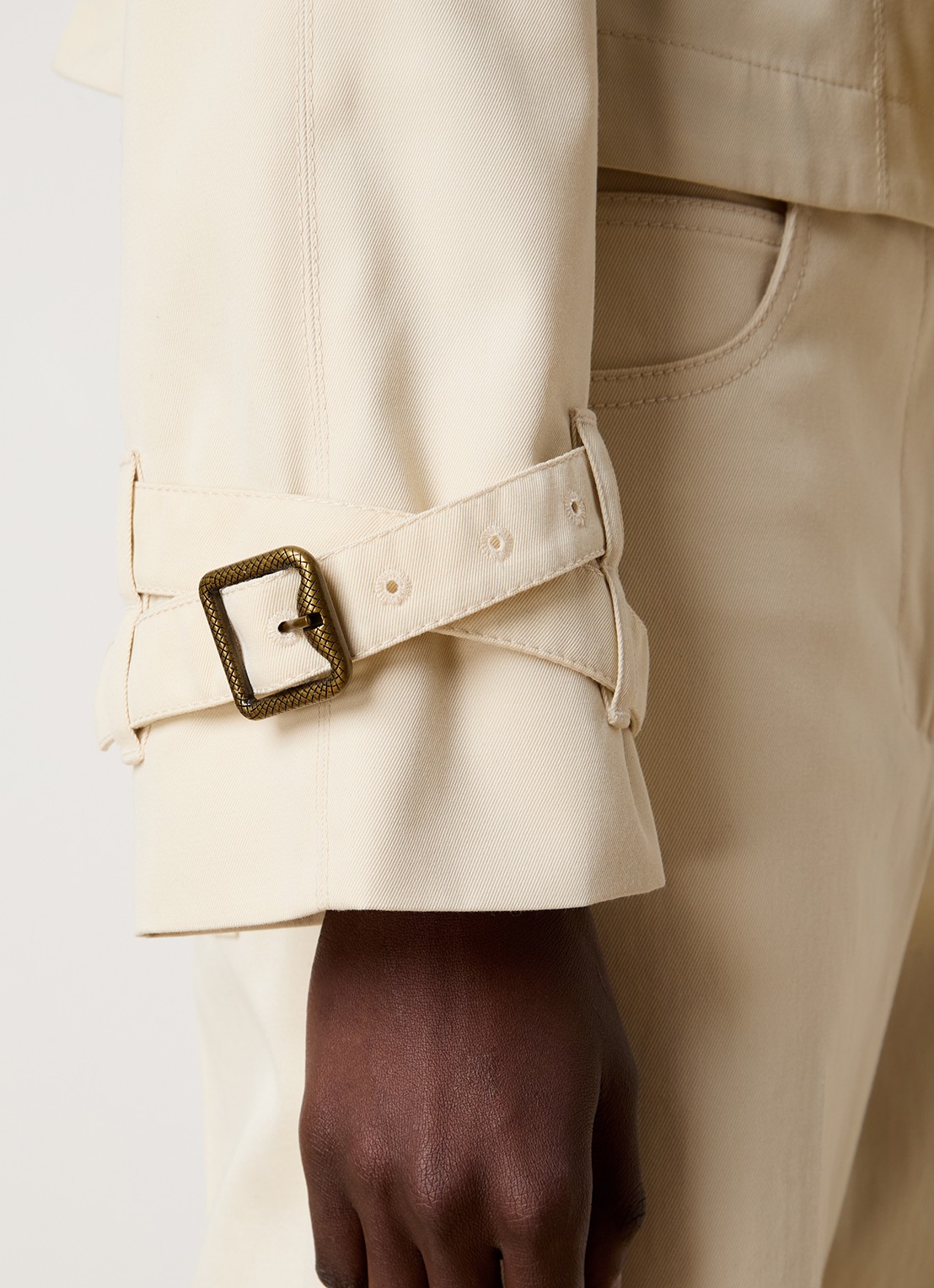 Burberry Cropped double-breasted trenchcoat met ceintuur - detail 5 creme
