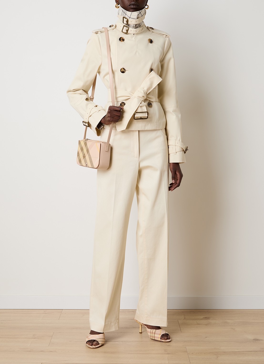 Burberry Cropped double-breasted trenchcoat met ceintuur - voorkant 2 creme