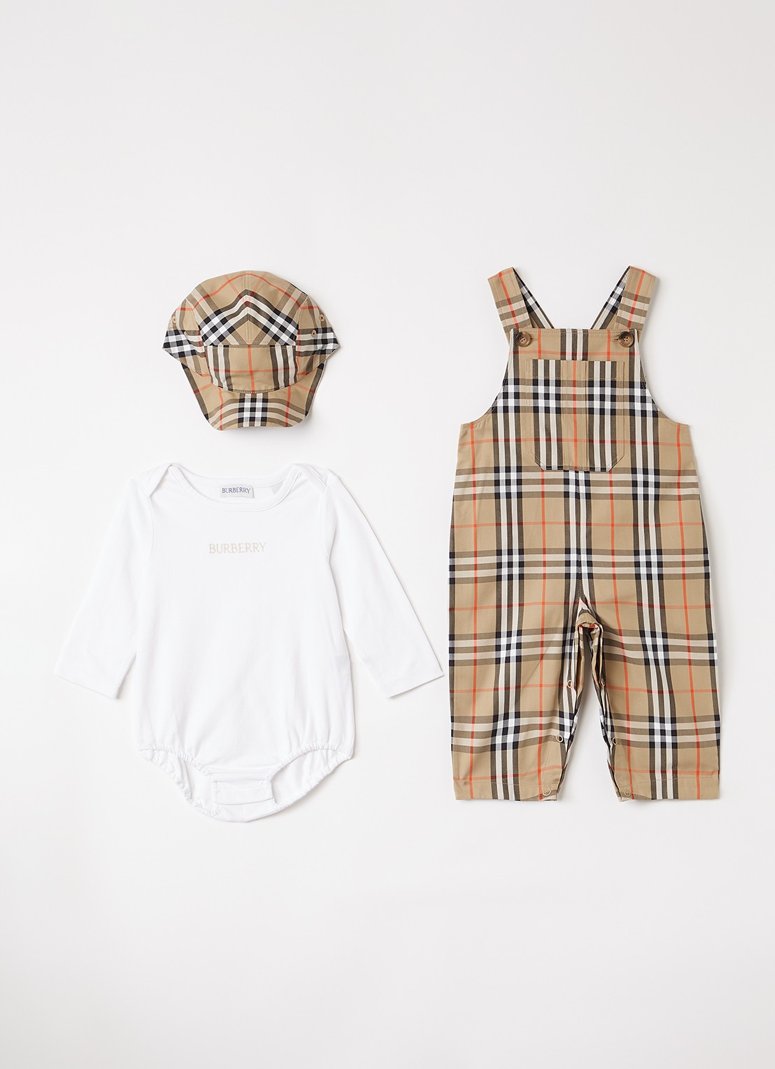 Burberry Darwin set van tuinbroek met romper en pet in giftbox 3-delig - voorkant 2 beige