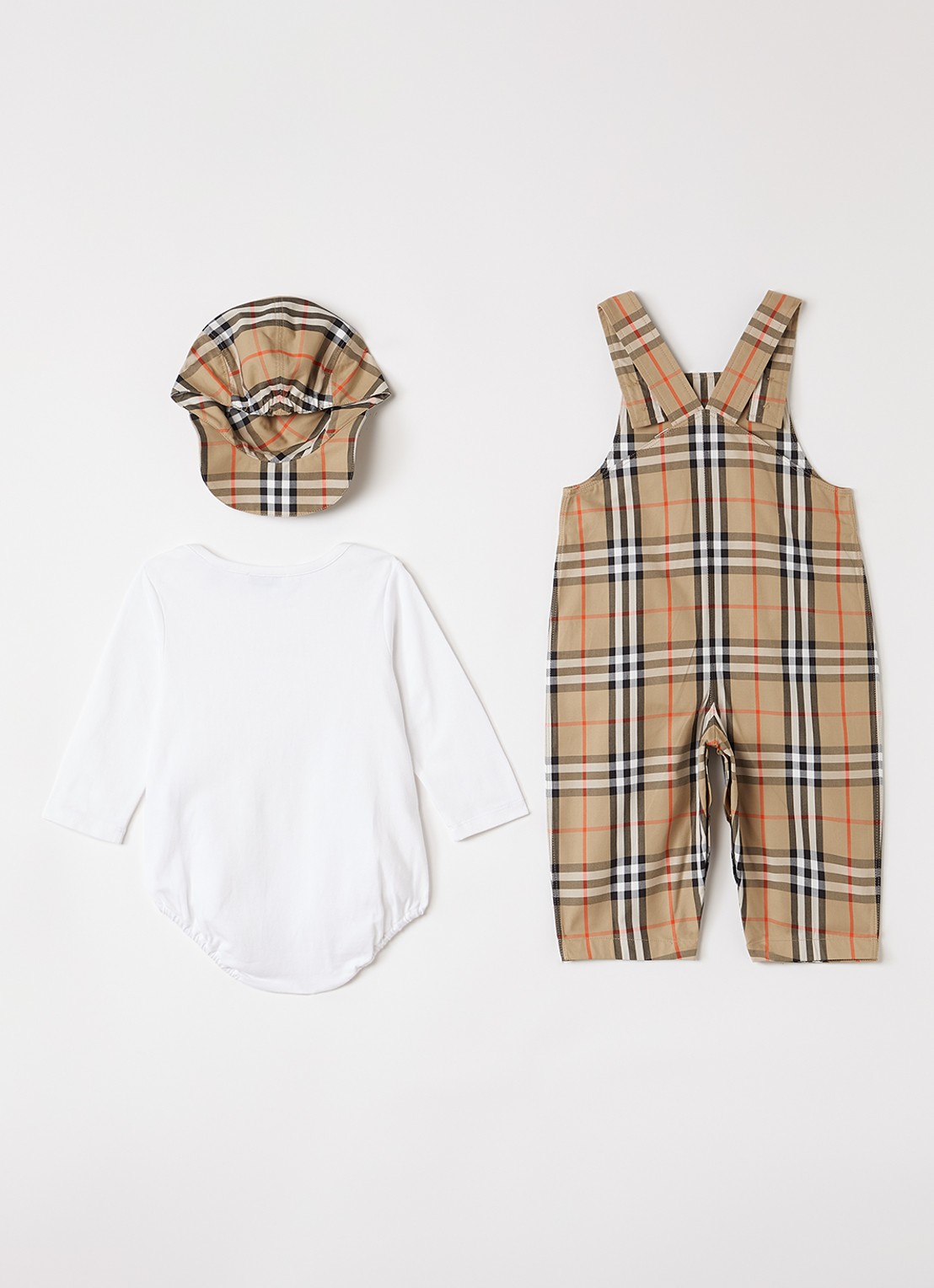 Burberry Darwin set van tuinbroek met romper en pet in giftbox 3-delig - voorkant 3 beige