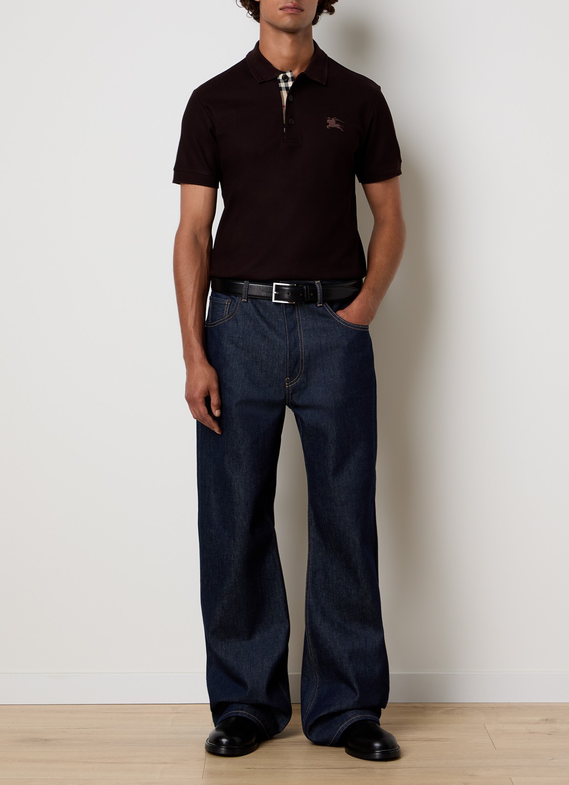 Burberry Eddie regular fit polo met logo - voorkant 2 donkerbruin