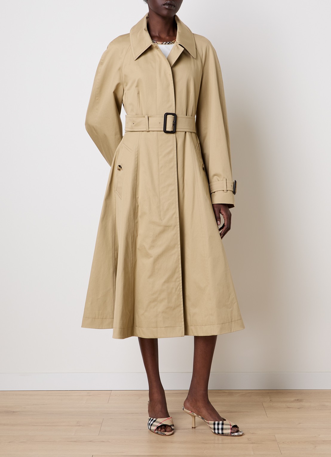 Burberry Ellingham trenchcoat met ceintuur - detail 4 beige