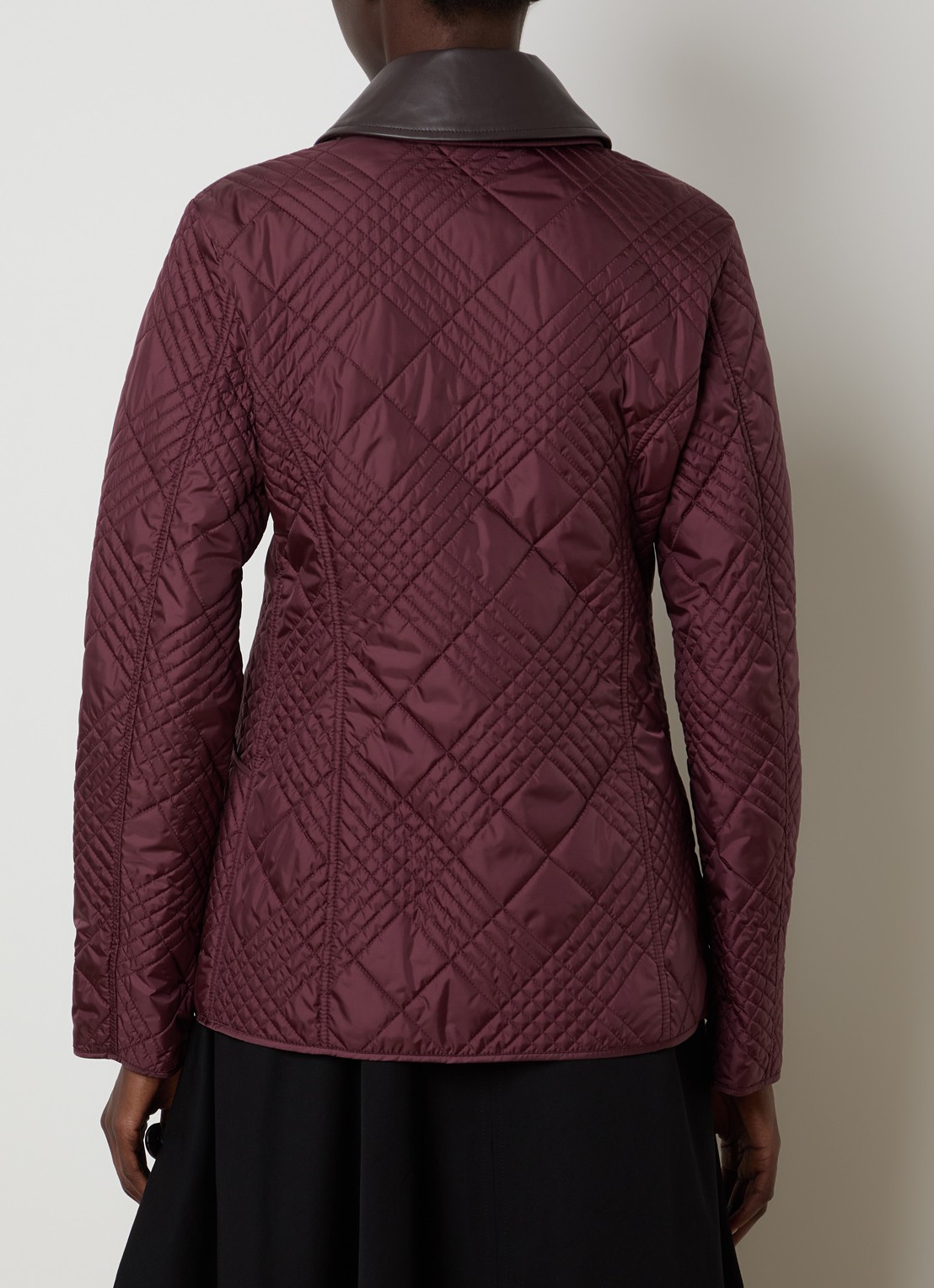 Burberry Fernleigh quilted barn jack met details van lamsleer - achterkant 6 bordeauxrood