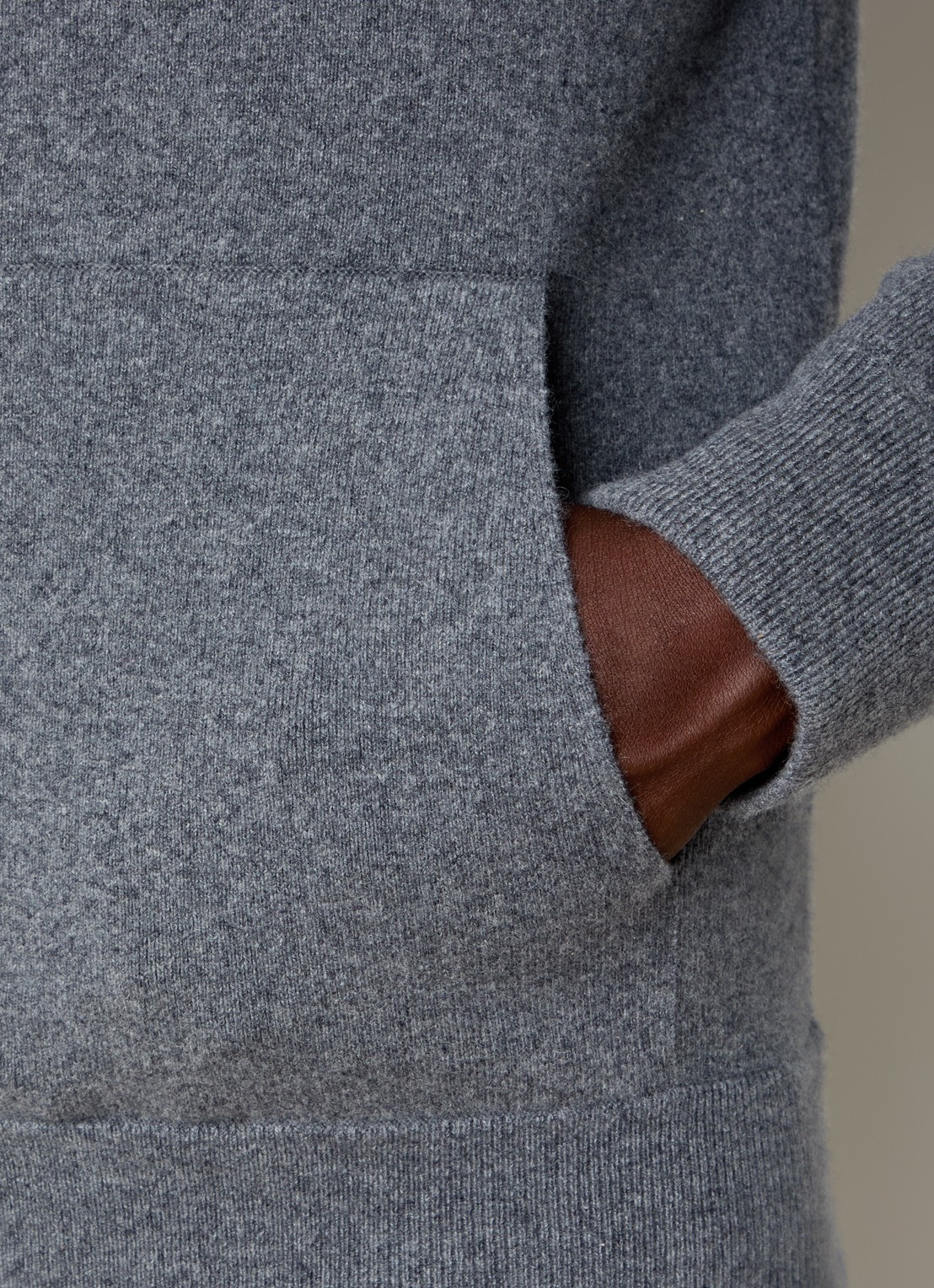 Burberry Fijngebreid vest in kasjmierblend met capuchon en logo - detail 4 grijsmele