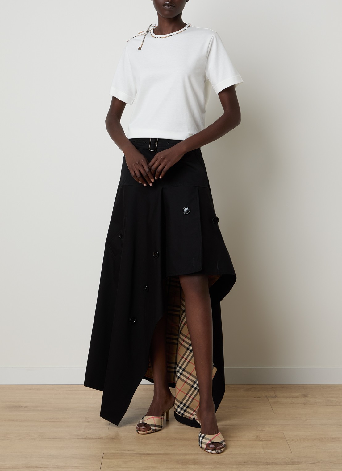 Burberry Frankie T-shirt met strikkraag - voorkant 2 gebroken wit