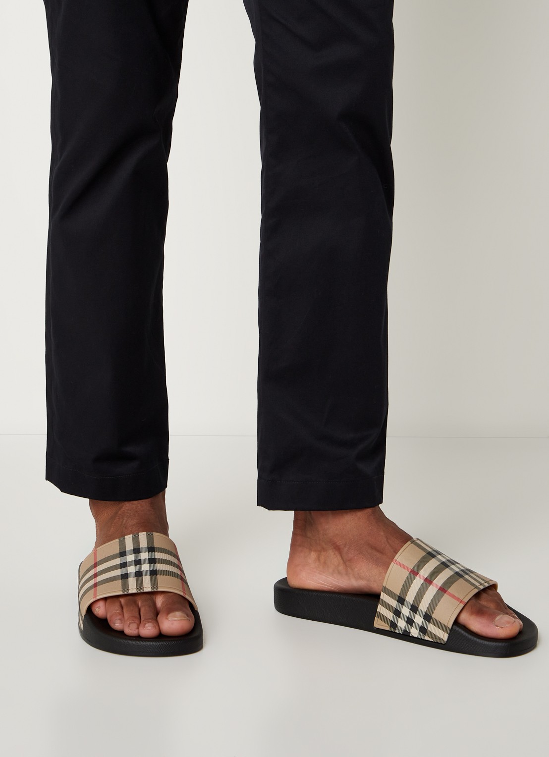 Burberry Furley slipper met ruitdessin - voorkant 2 beige