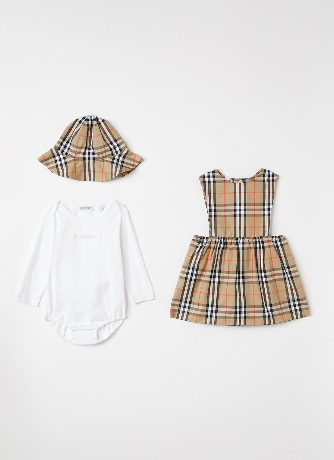 Burberry Halima set van jurk met romper en hoed in giftbox 3-delig - voorkant camel