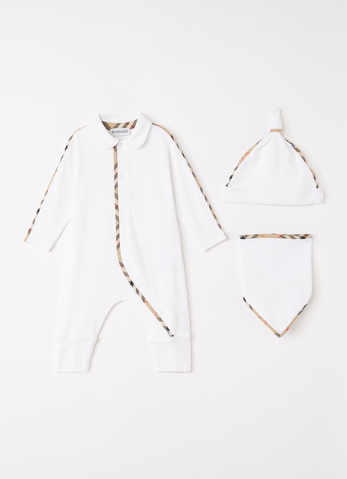Burberry Hamilton set van babypak met muts en slab in giftbox 3-delig - voorkant wit
