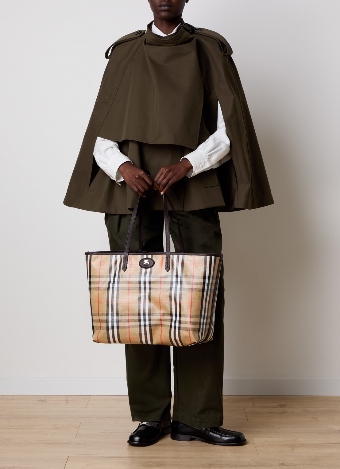 Burberry Highlands shopper met kalfsleren details - voorkant 2 beige