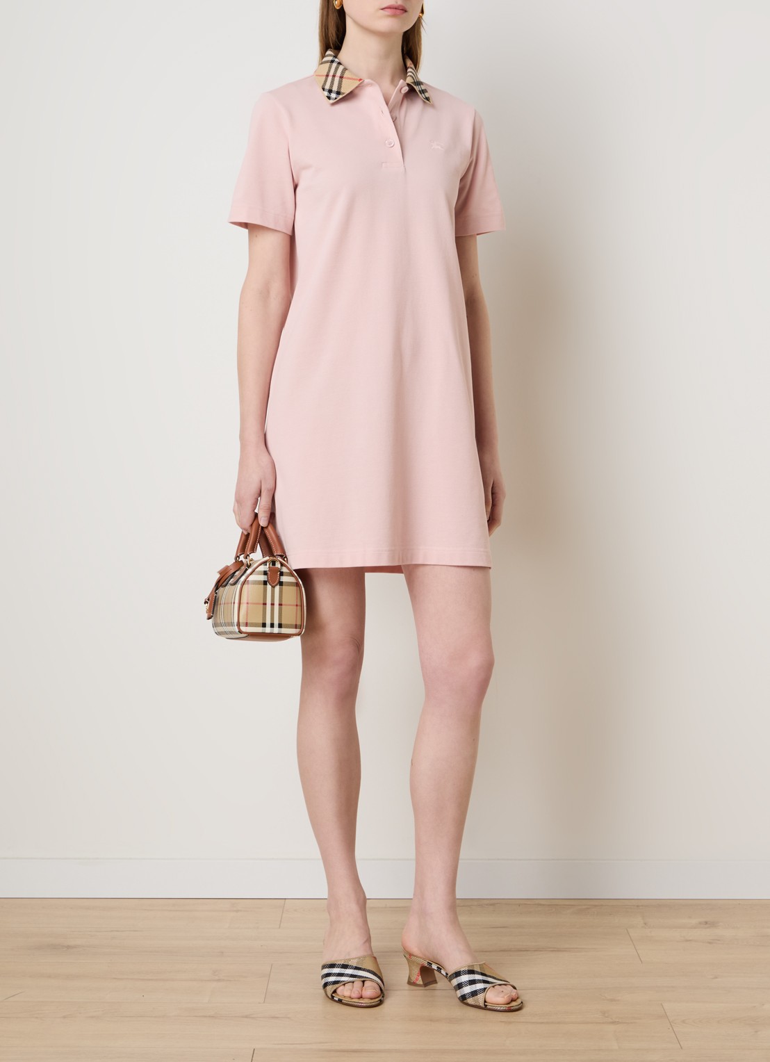 Burberry Iris mini jurk van piqué katoen met polokraag - voorkant 4 lichtroze
