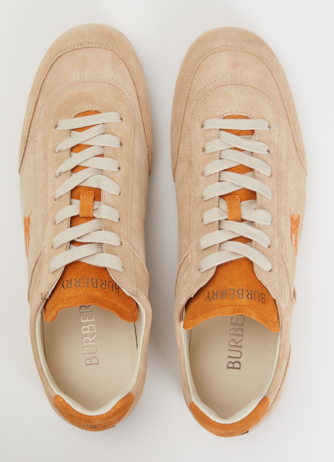 Burberry Knight sneaker van kalfssuède - detail 3 beige