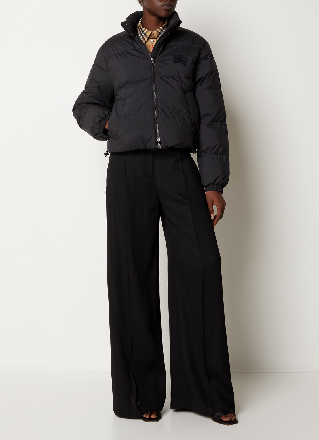 Burberry Lydden reversible puffer jack met donsvulling en capuchon - voorkant 2 zwart