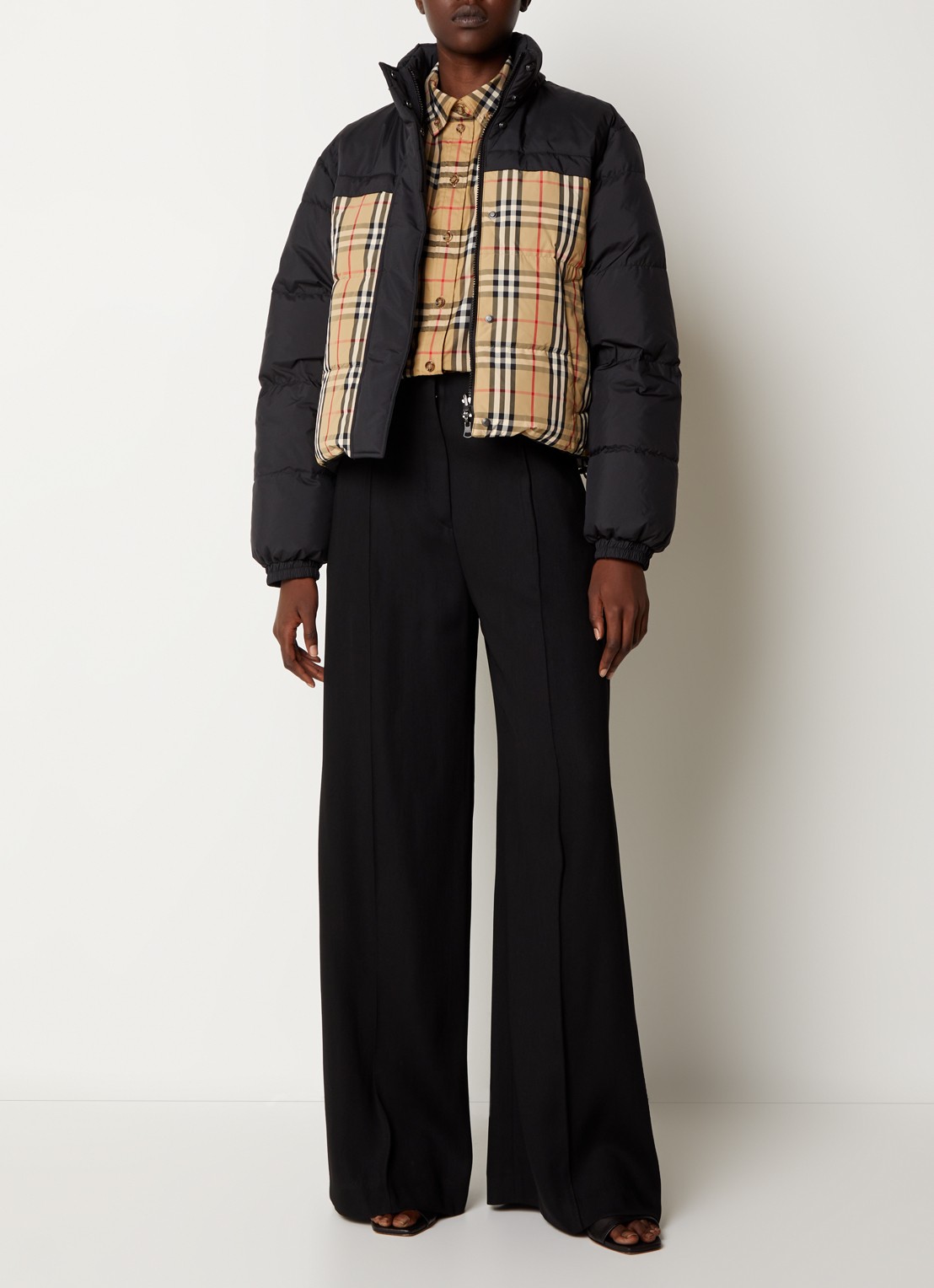 Burberry Lydden reversible puffer jack met donsvulling en capuchon - voorkant 3 zwart