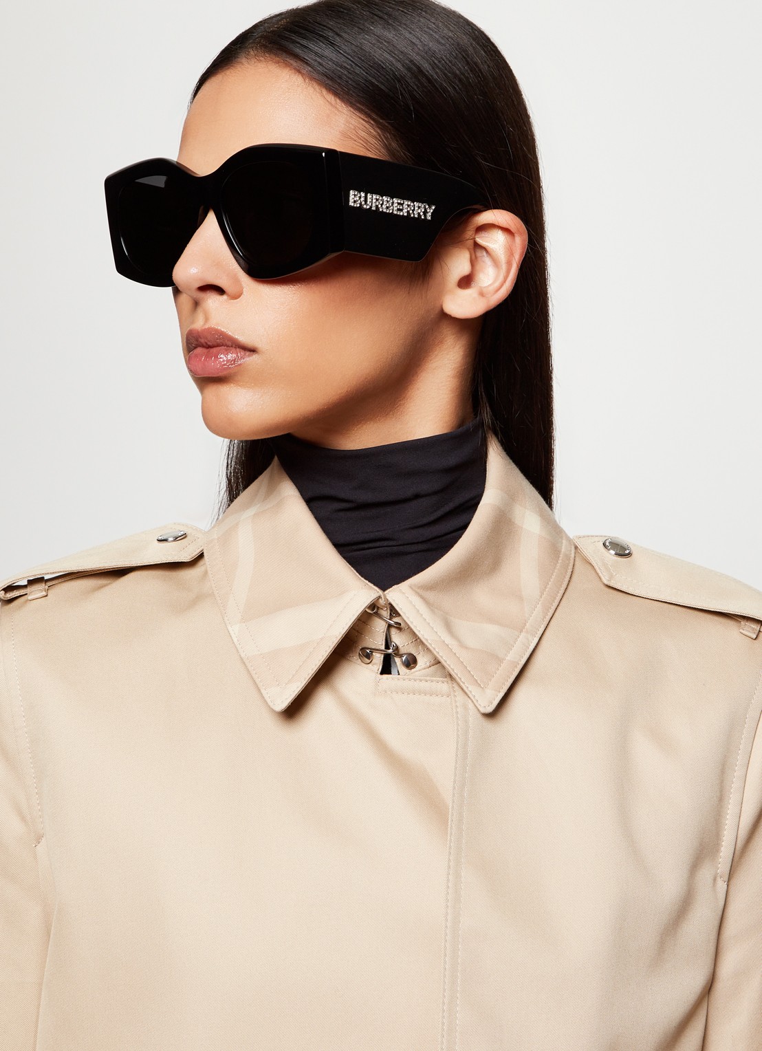 Burberry Madeline zonnebril BE4388 - voorkant 2 zwart