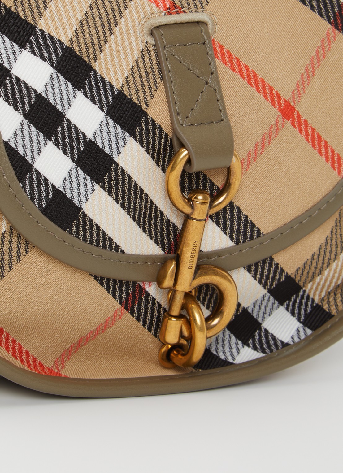 Burberry Mini B Clip crossbodytas met kalfsleren details - detail 5 zand