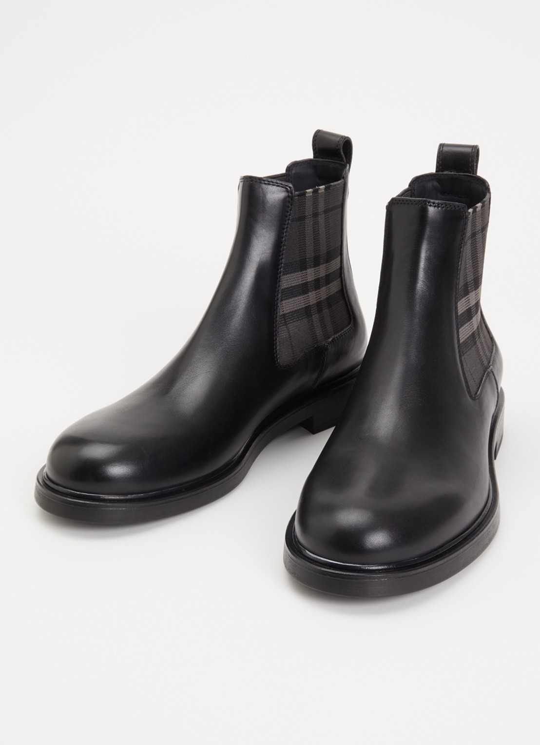 Burberry Pembroke Chelsea boot van kalfsleer met ruitdessin - detail zwart