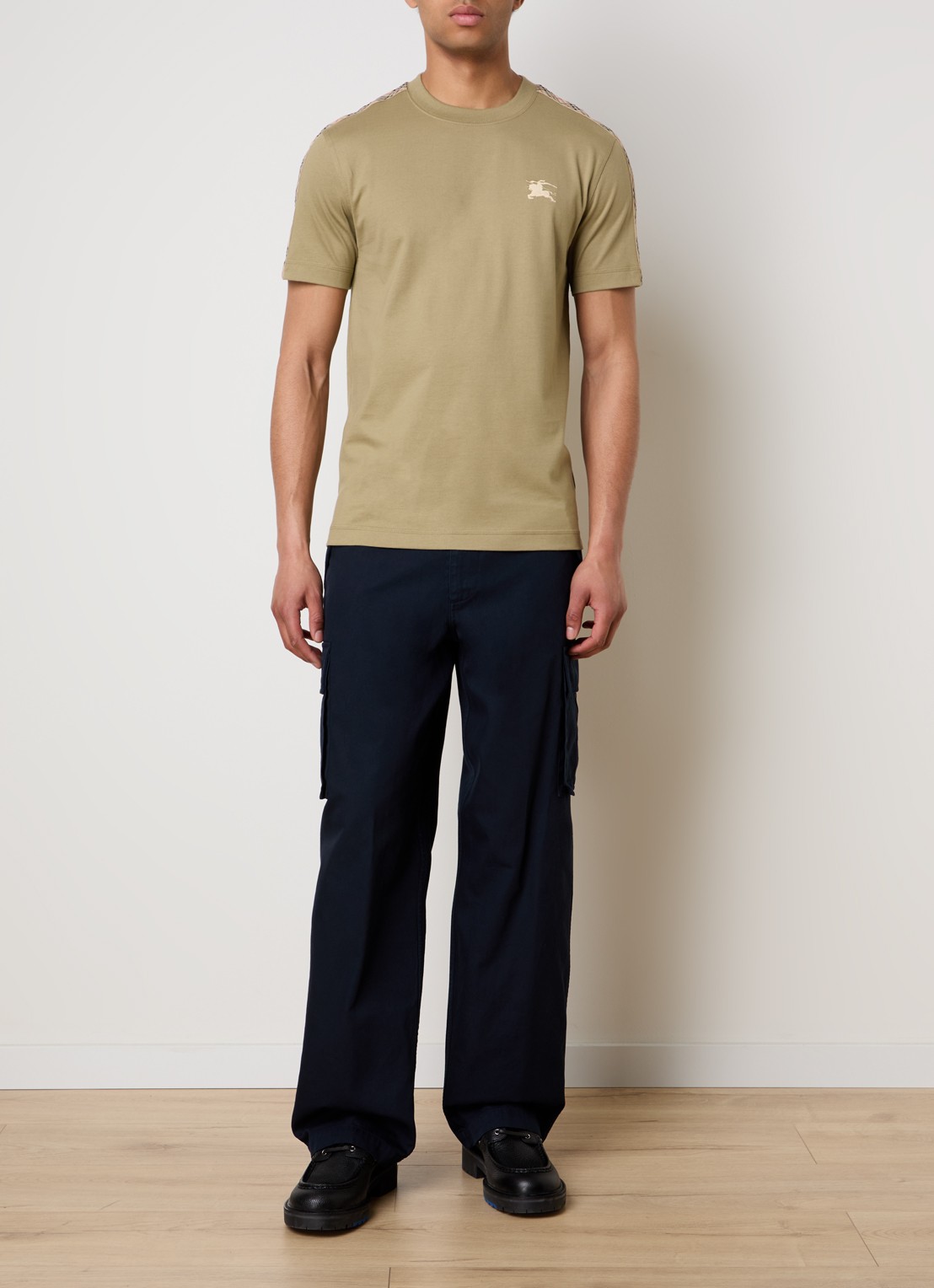 Burberry Seth T-shirt met logoborduring - voorkant 5 mosgroen