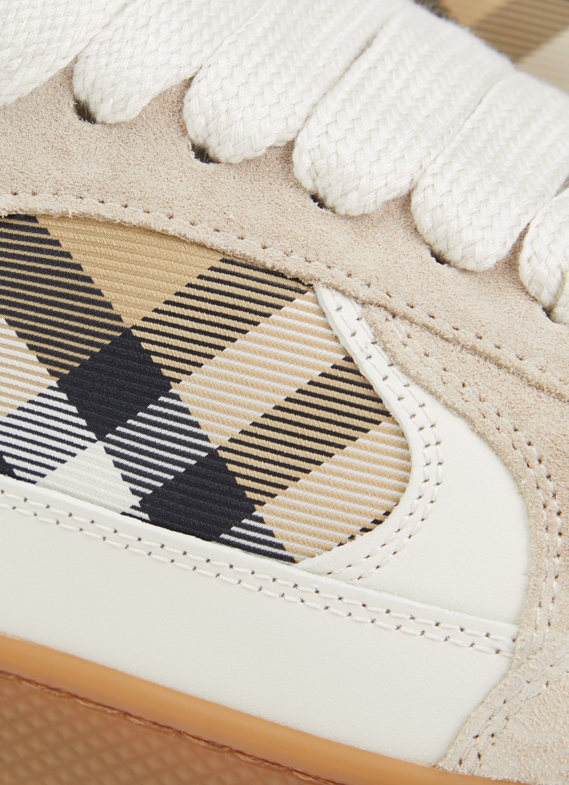 Burberry Sneaker van kalfsleer met kalfssuède details - detail 5 beige