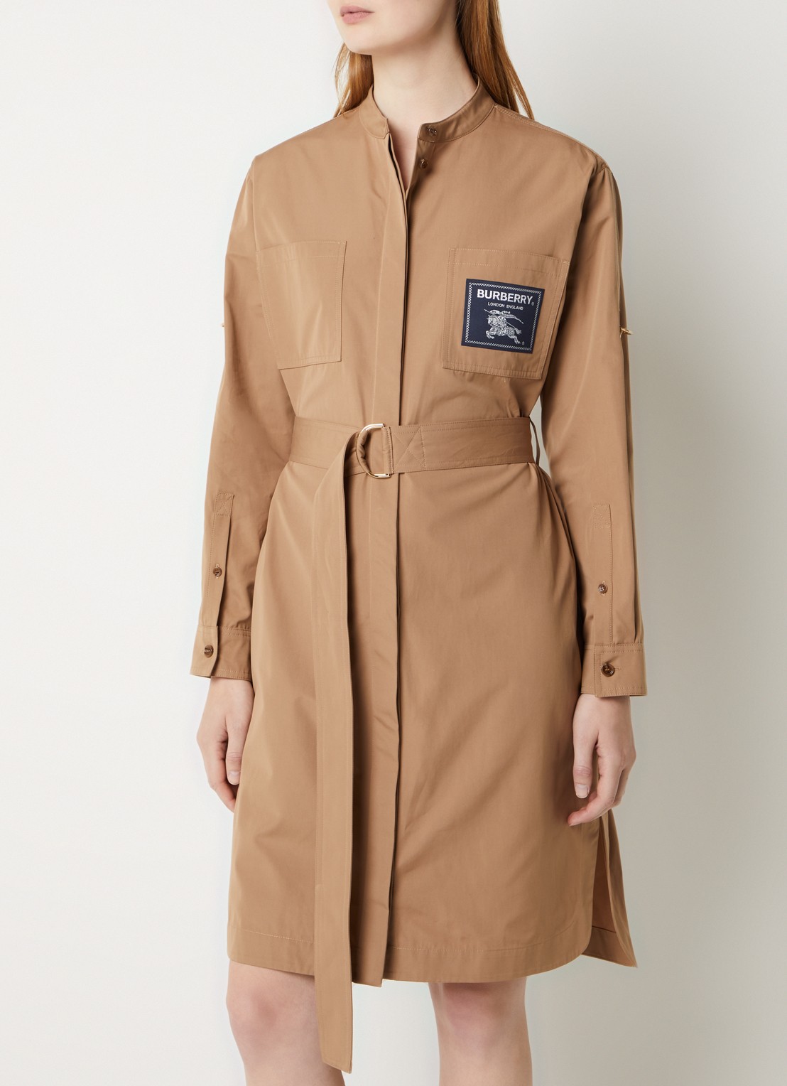 Burberry Sofia midi blousejurk met borstzak en strikceintuur - detail camel
