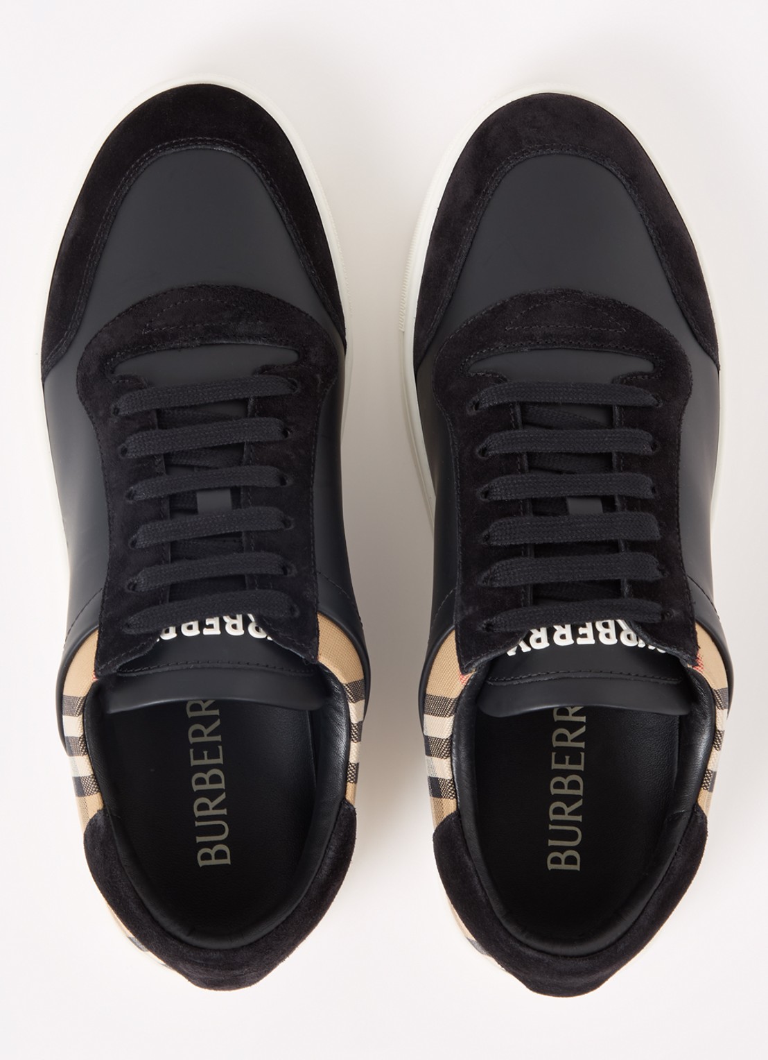 Burberry Stevie sneaker van kalfsleer met kalfssuède details  - detail 3 zwart