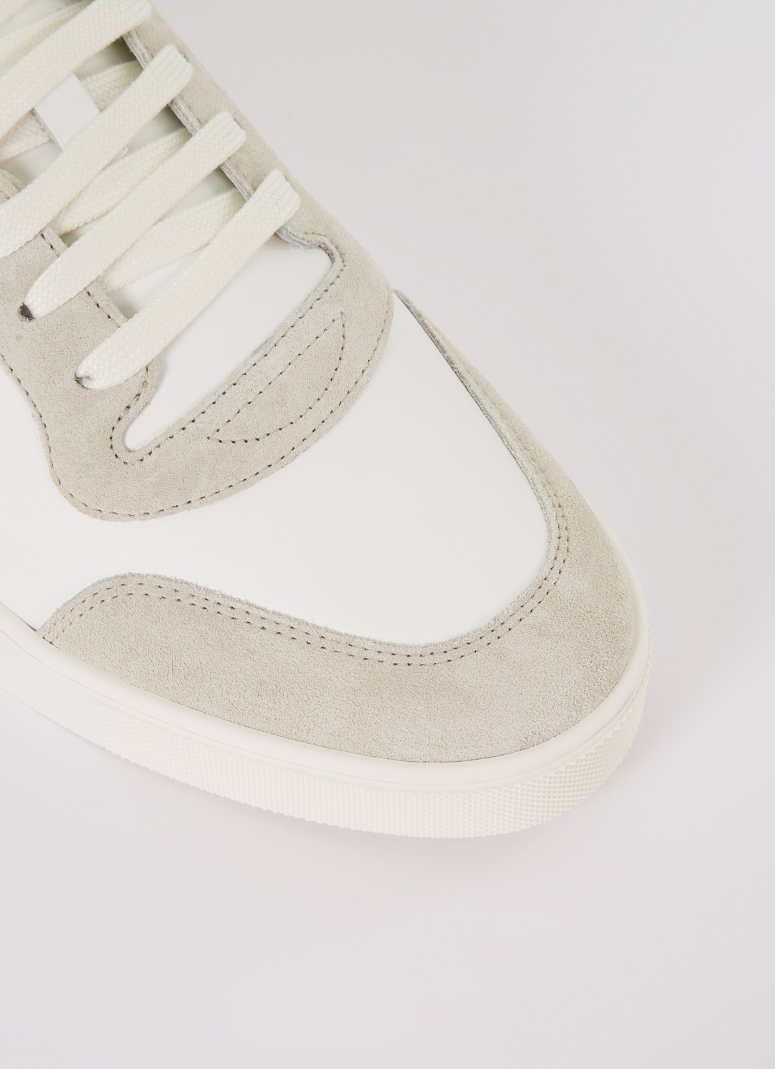 Burberry Stevie sneaker van kalfsleer met suède details - detail 4 wit
