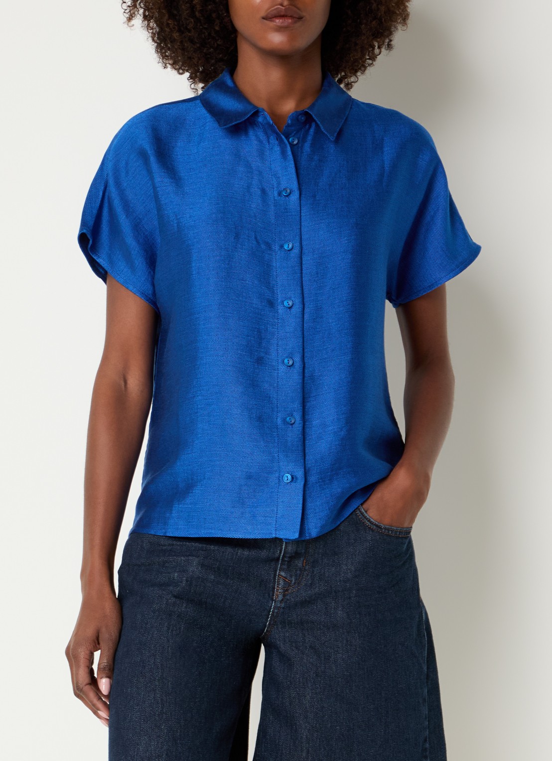 by-bar Barly blouse in linnenblend - detail 3 kobaltblauw