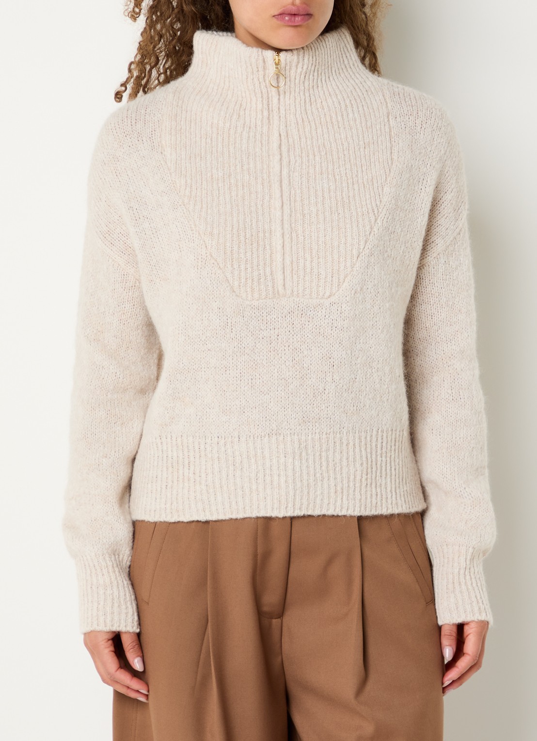 by-bar Beau grofgebreide trui in alpaca wolblend met halve rits - detail 2 beige