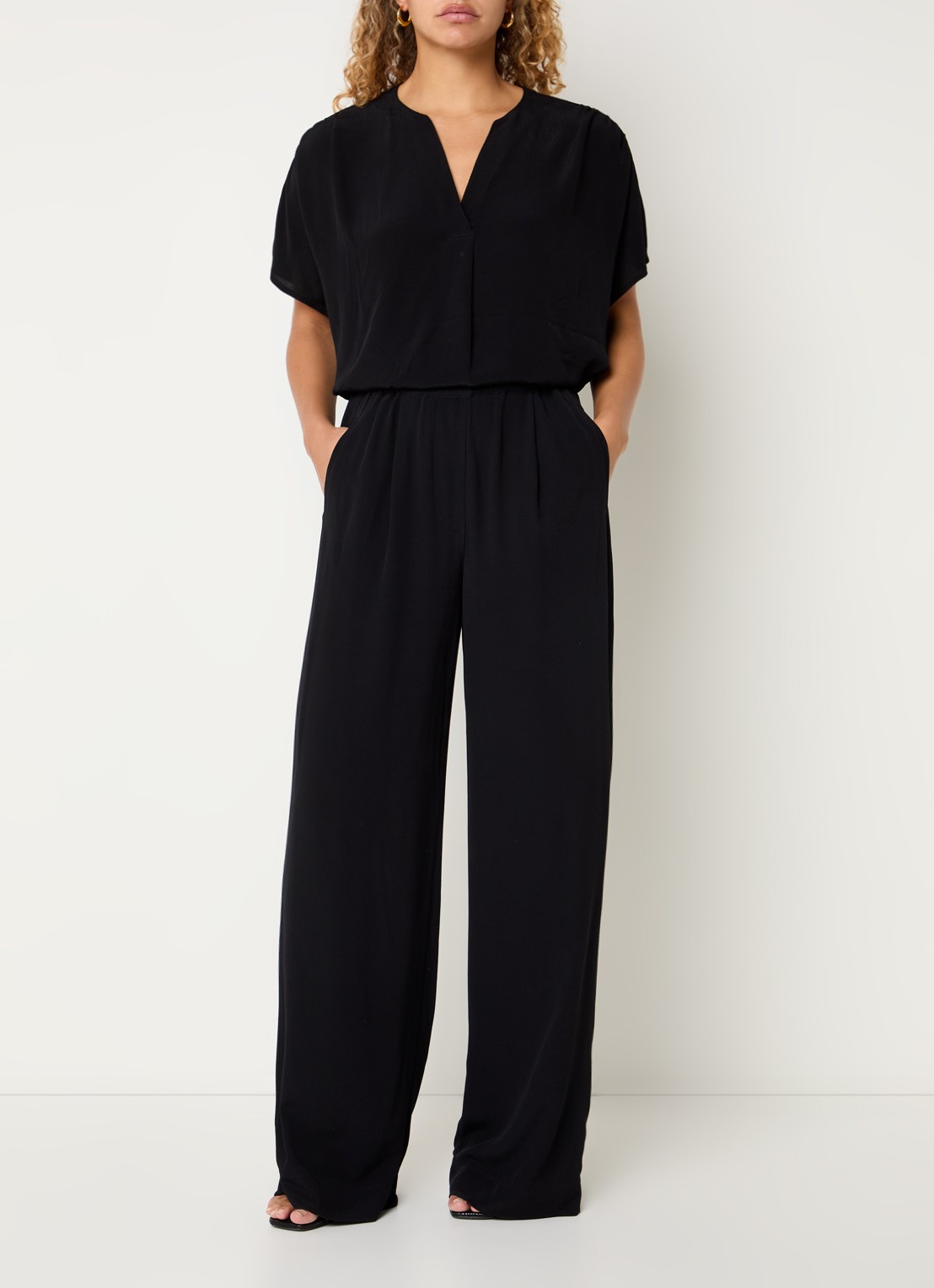 by-bar Benji high waist wide fit pantalon met steekzakken - voorkant 2 zwart